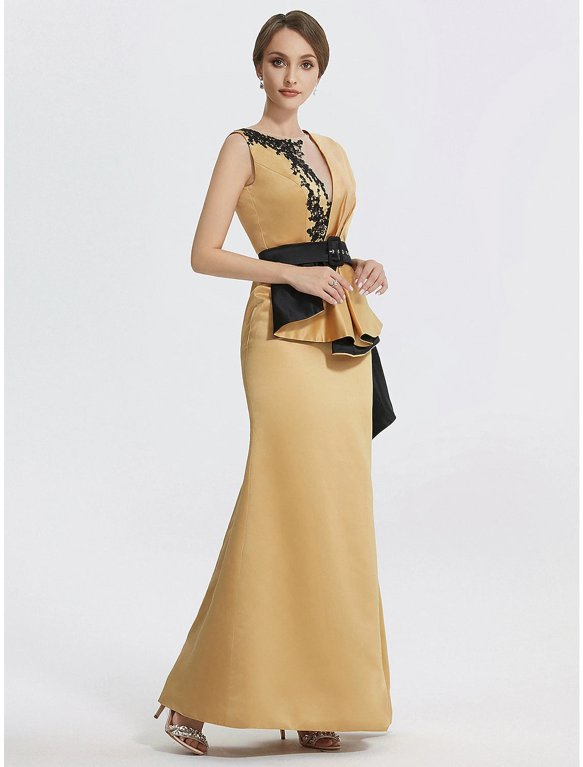 Sheath / Column Evening Gown Elegant Dress Formal Floor Length Sleeveless Jewel Neck Satin with Embroidery