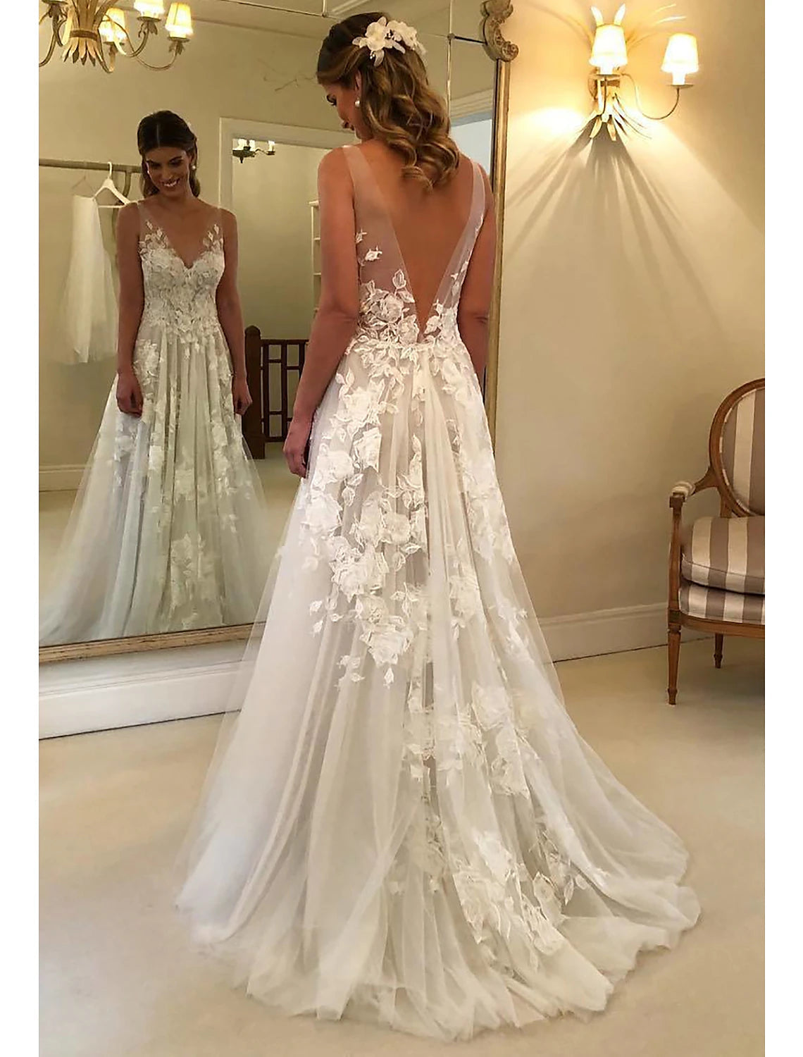Beach Boho Wedding Dresses A-Line V Neck Sleeveless Sweep / Brush Train Lace Bridal Gowns With Appliques Fall Wedding Party