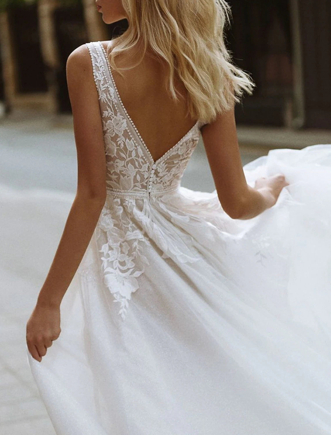 Beach Wedding Dresses A-Line V Neck Sleeveless Sweep / Brush Train Long Lace Bridal Gowns With Appliques