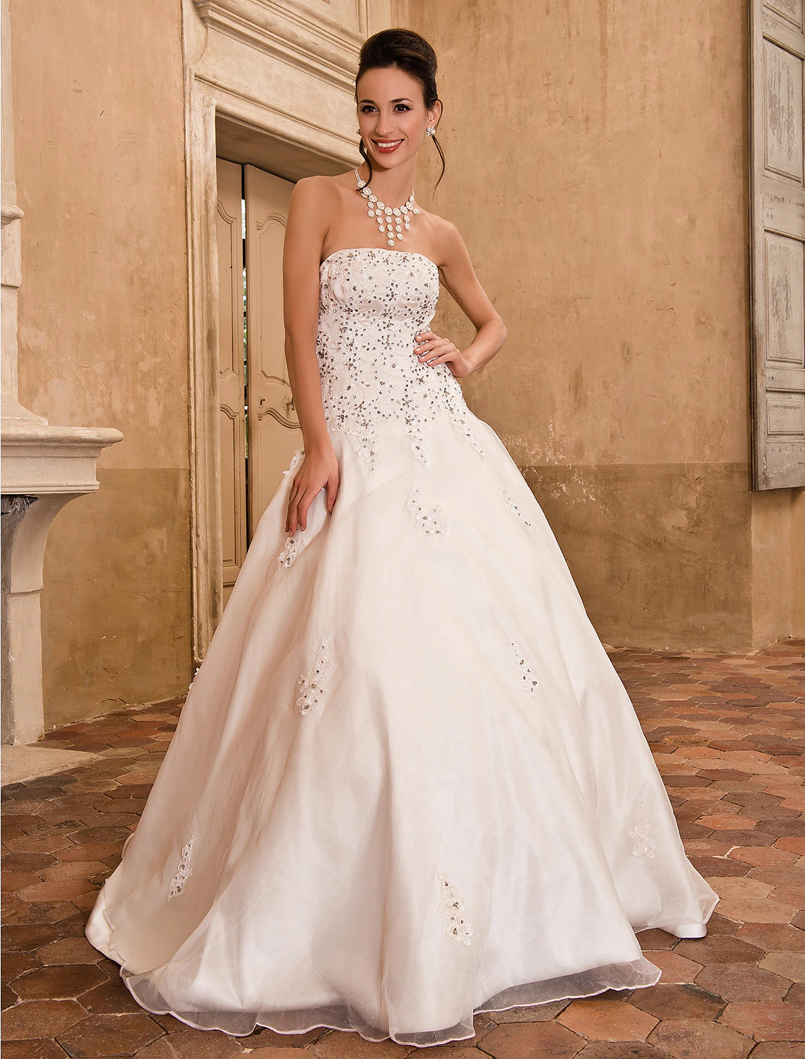 Hall Wedding Dresses Ball Gown Strapless Short Sleeve Floor Length Satin Bridal Gowns With Beading