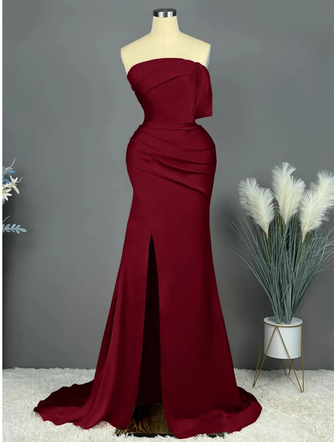 A-Line Evening Gown Elegant Dress Formal Sweep / Brush Train Sleeveless Strapless Satin with Pleats