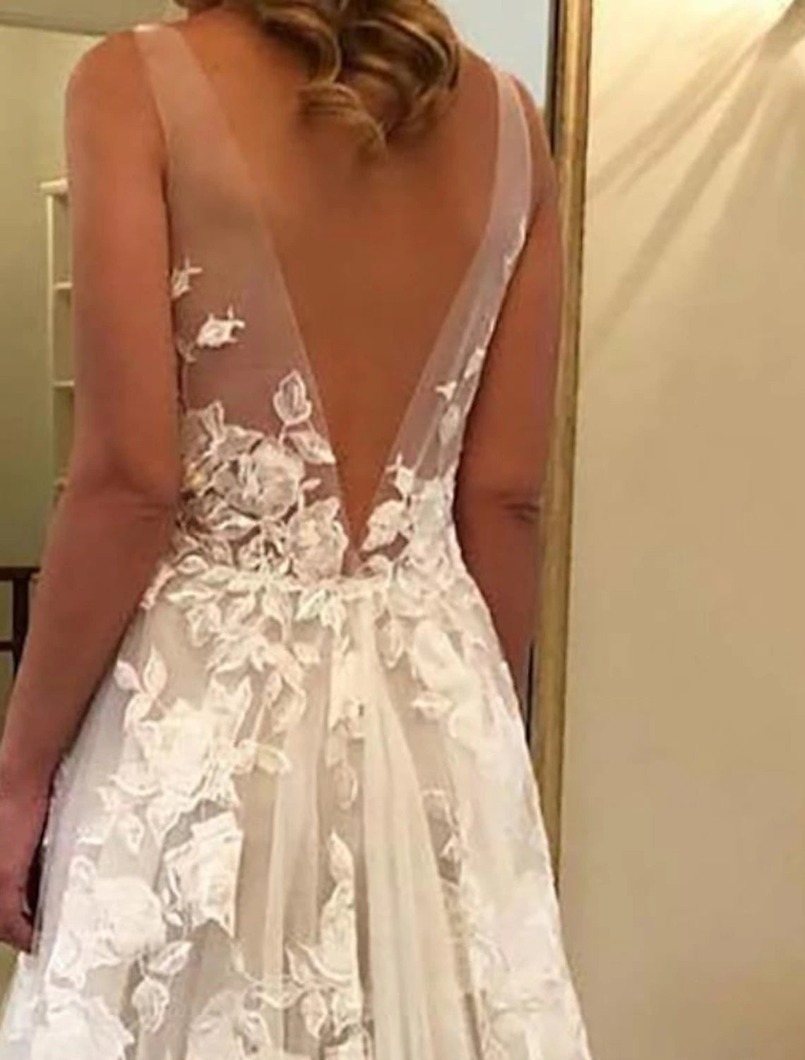 Beach Boho Wedding Dresses A-Line V Neck Sleeveless Sweep / Brush Train Lace Bridal Gowns With Appliques Fall Wedding Party