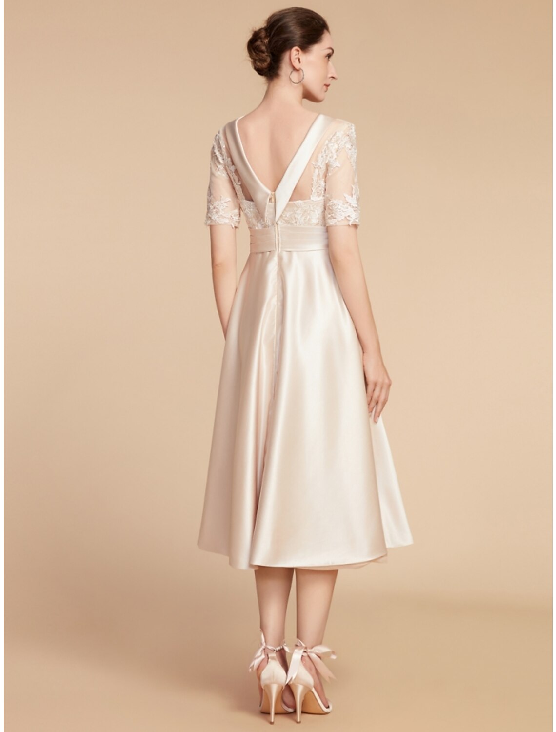 A-Line Mother of the Bride Dress Wedding Guest Elegant Petite Scoop Neck Knee Length Satin Lace Half Sleeve with Appliques Ruching