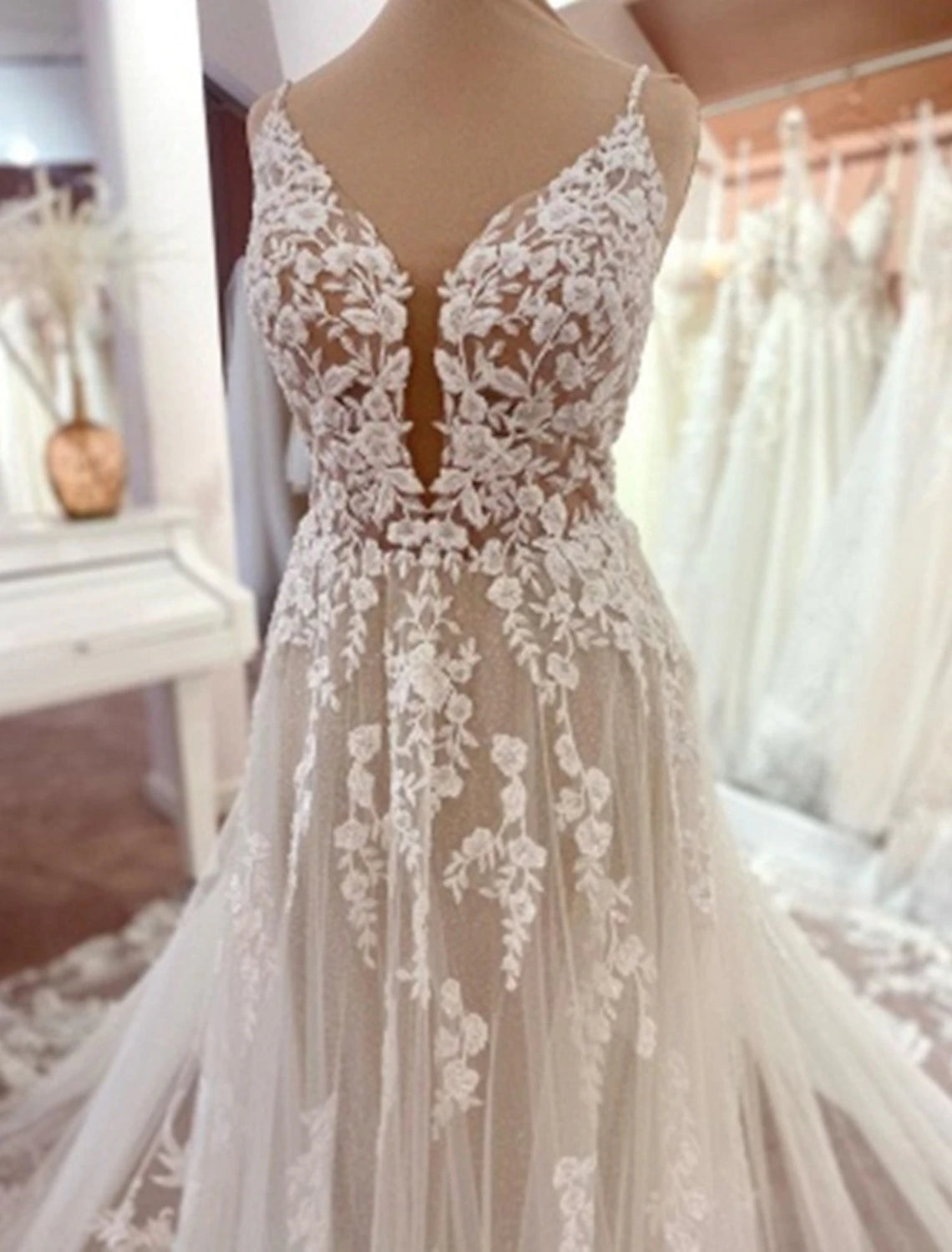 Engagement Open Back Formal Wedding Dresses A-Line Camisole V Neck Spaghetti Strap Chapel Train Lace Bridal Gowns