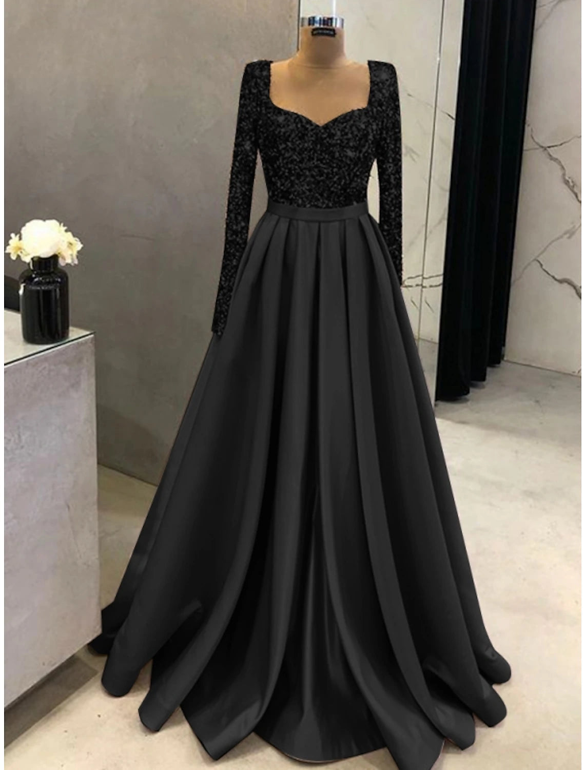 A-Line Evening Gown Sparkle & Shine Black Dress Formal Fall Sweep / Brush Train Long Sleeve Square Neck Satin
