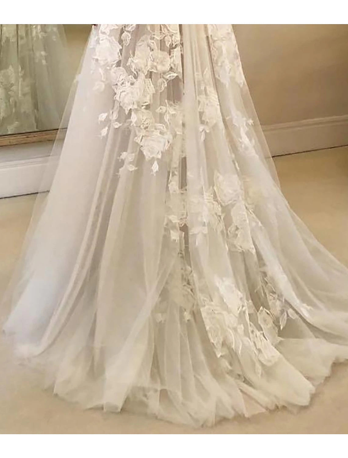 Beach Boho Wedding Dresses A-Line V Neck Sleeveless Sweep / Brush Train Lace Bridal Gowns With Appliques Fall Wedding Party