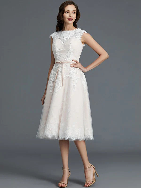 A-Line/Princess Sleeveless Bateau Knee-Length Tulle Wedding Dresses Short