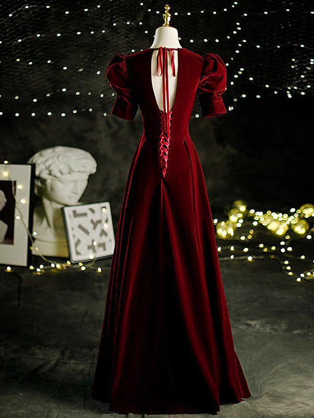 A-Line Mother of the Bride Dress Vintage Elegant V Neck Sweep / Brush Train Velvet Short Sleeve