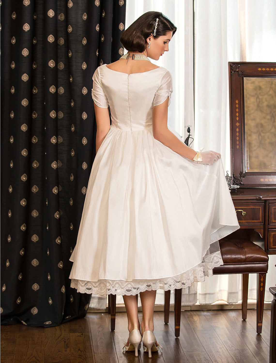 Reception Vintage 1940s / 1950s Little White Dresses Wedding Dresses A-Line V Neck Short Sleeve Tea Length Satin Bridal Gowns With Lace Criss
