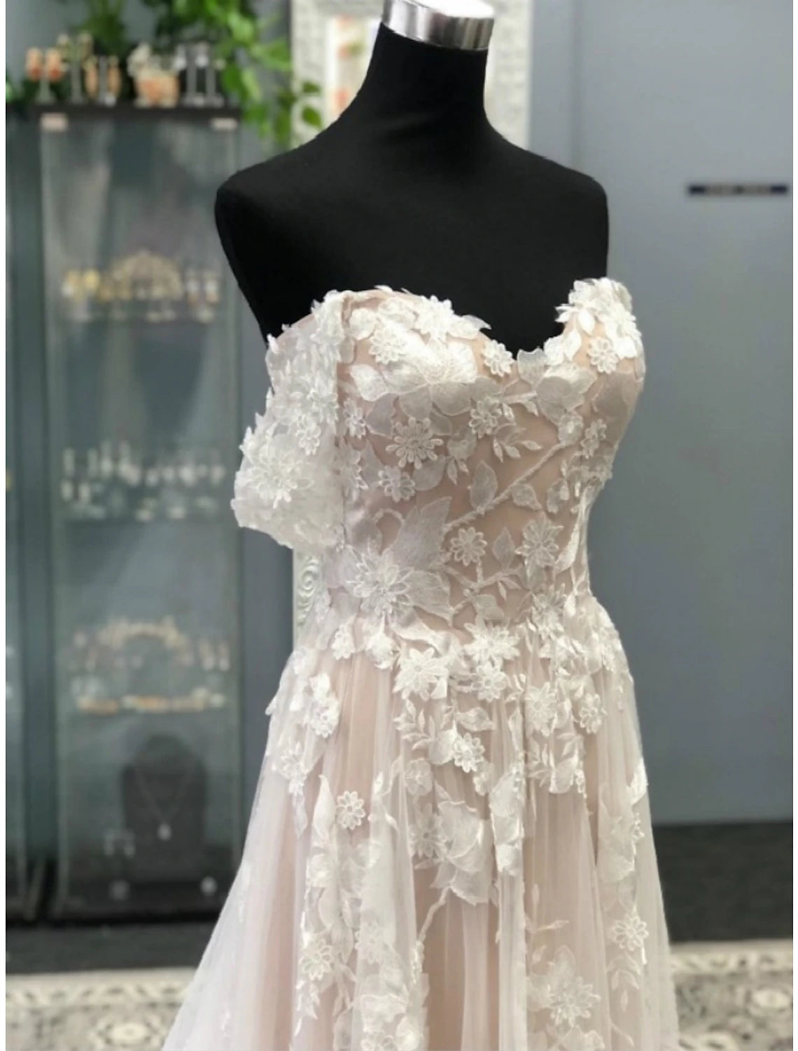 Beach Formal Wedding Dresses A-Line Sweetheart Short Sleeve Court Train Lace Bridal Gowns With Pleats