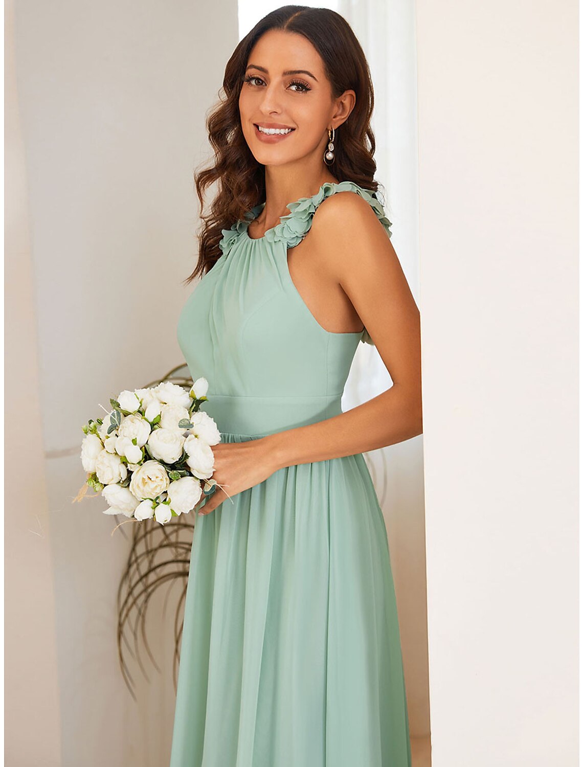 A-Line Wedding Guest Dresses Open Back Dress Formal Black Tie Floor Length Sleeveless Jewel Neck Bridesmaid Dress Chiffon with Pleats Flower