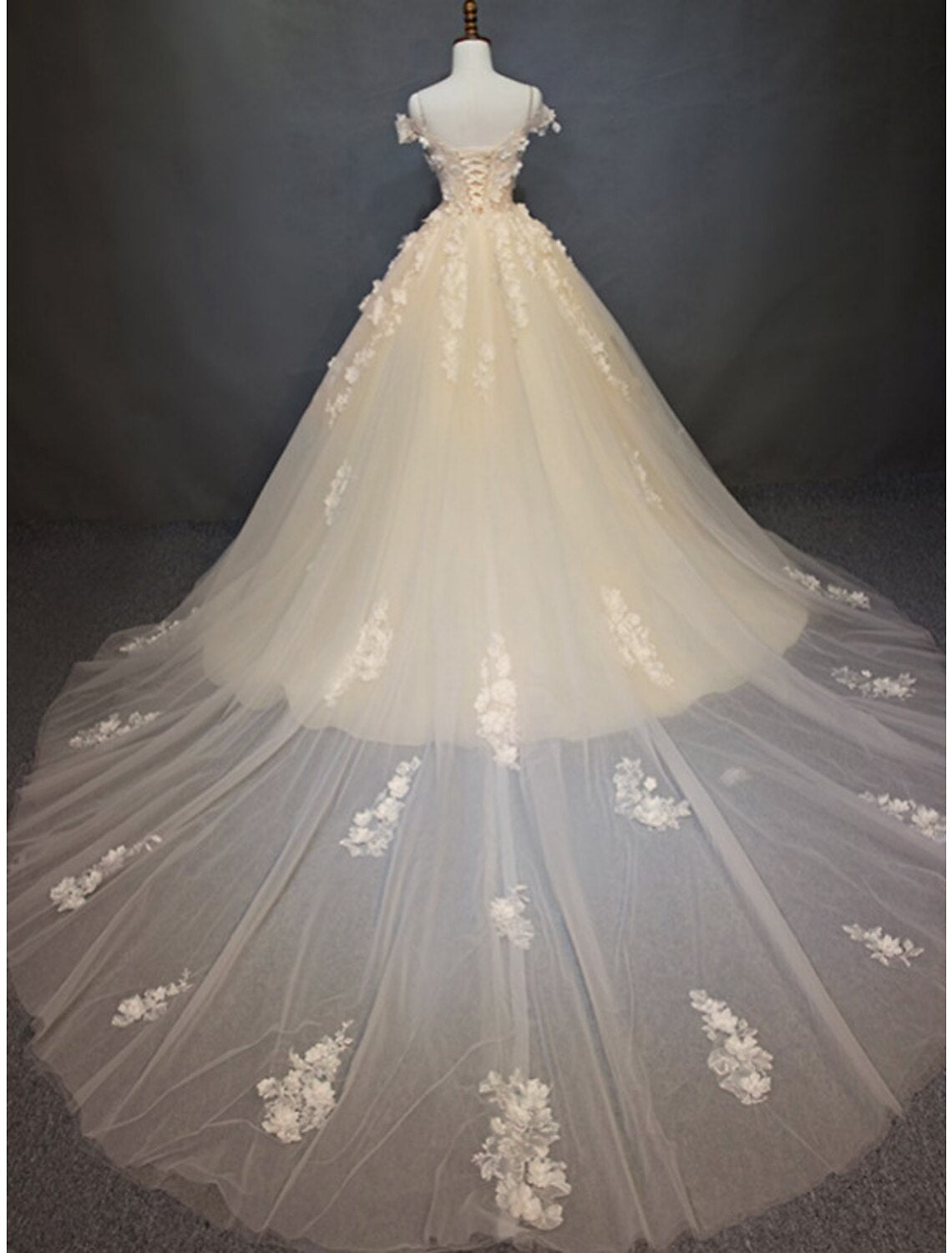 Engagement Vintage Formal Wedding Dresses Ball Gown Off Shoulder Cap Sleeve Cathedral Train Lace Bridal Gowns With Pearls