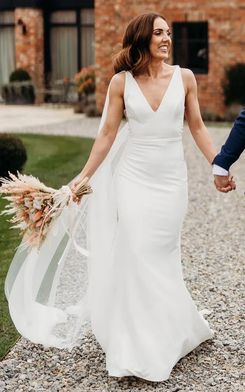 Simple Casual Trumpet V-neck Sleeveless Wedding Dress for Women Floor-length with V Back Long Train Elegant