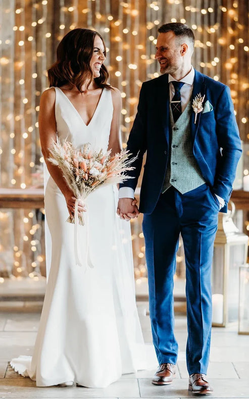 Simple Casual Trumpet V-neck Sleeveless Wedding Dress for Women Floor-length with V Back Long Train Elegant