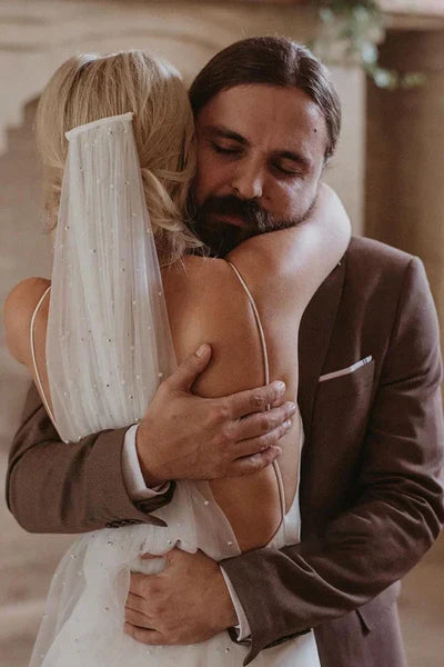 Spaghetti Straps V-neck Simple Beach Wedding Dress White Sexy Without Wedding Veil