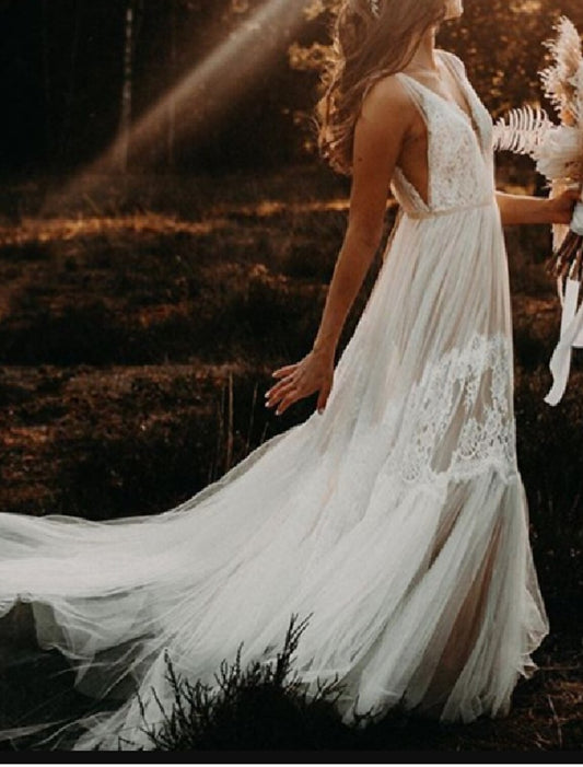 Beach Boho Wedding Dresses A-Line V Neck Sleeveless Court Train Lace Bridal Gowns With Lace Fall Wedding Party