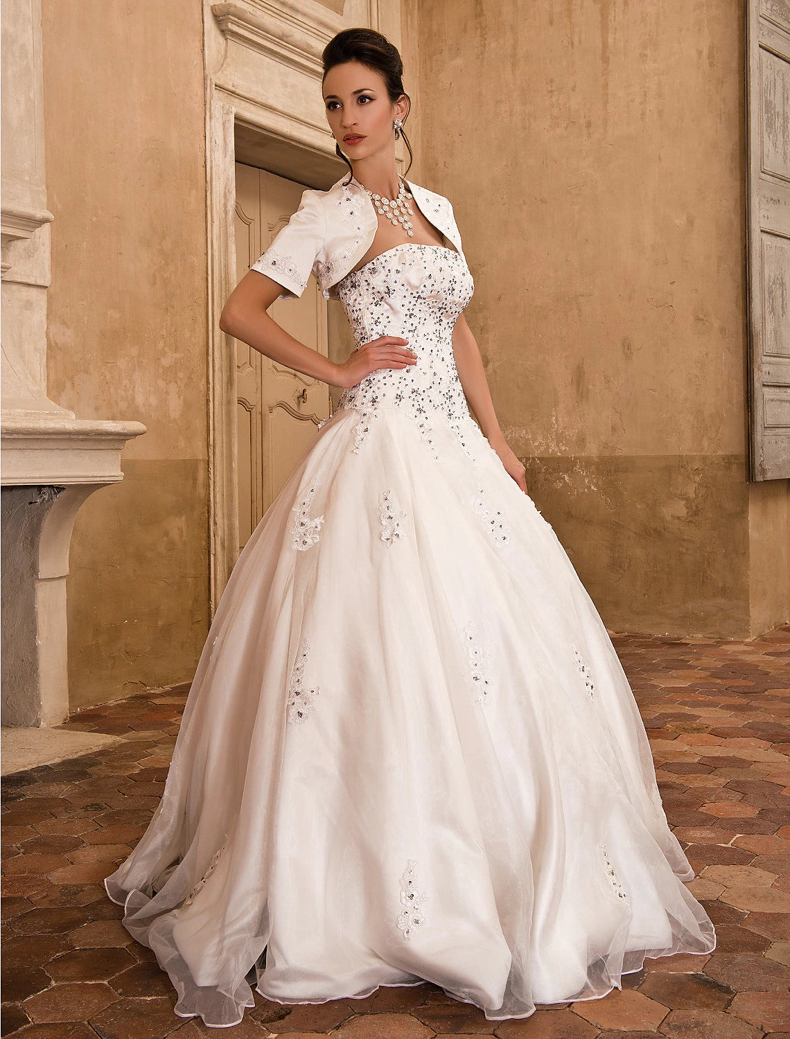 Hall Wedding Dresses Ball Gown Strapless Short Sleeve Floor Length Satin Bridal Gowns With Beading