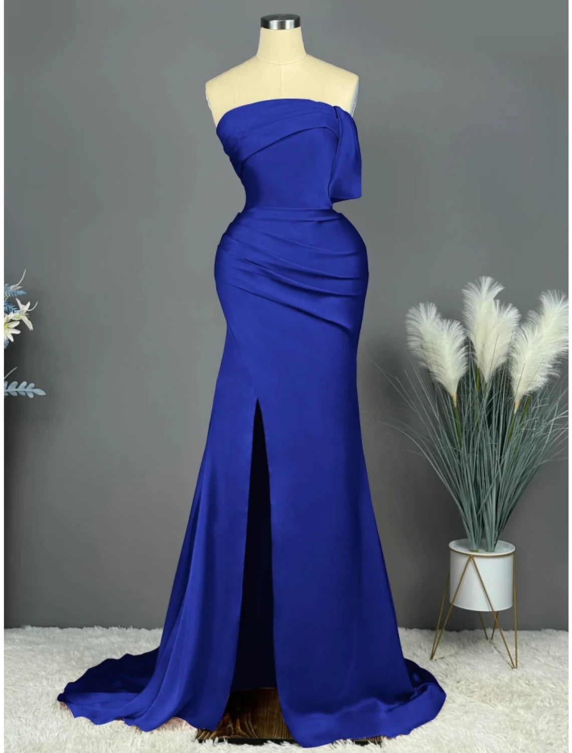 A-Line Evening Gown Elegant Dress Formal Sweep / Brush Train Sleeveless Strapless Satin with Pleats