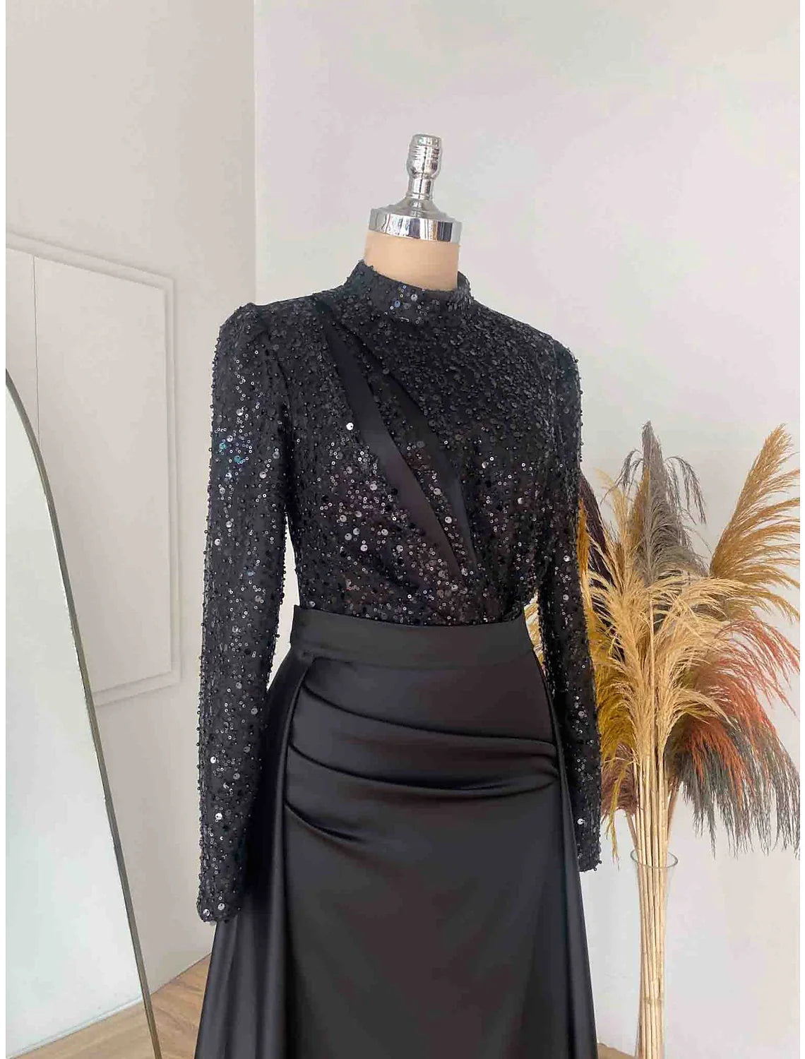 Sheath Formal Dress Evening Gown Christmas Red Green Dress Formal Sweep / Brush Train Long Sleeve Jewel Neck Satin with Pleats Ruched