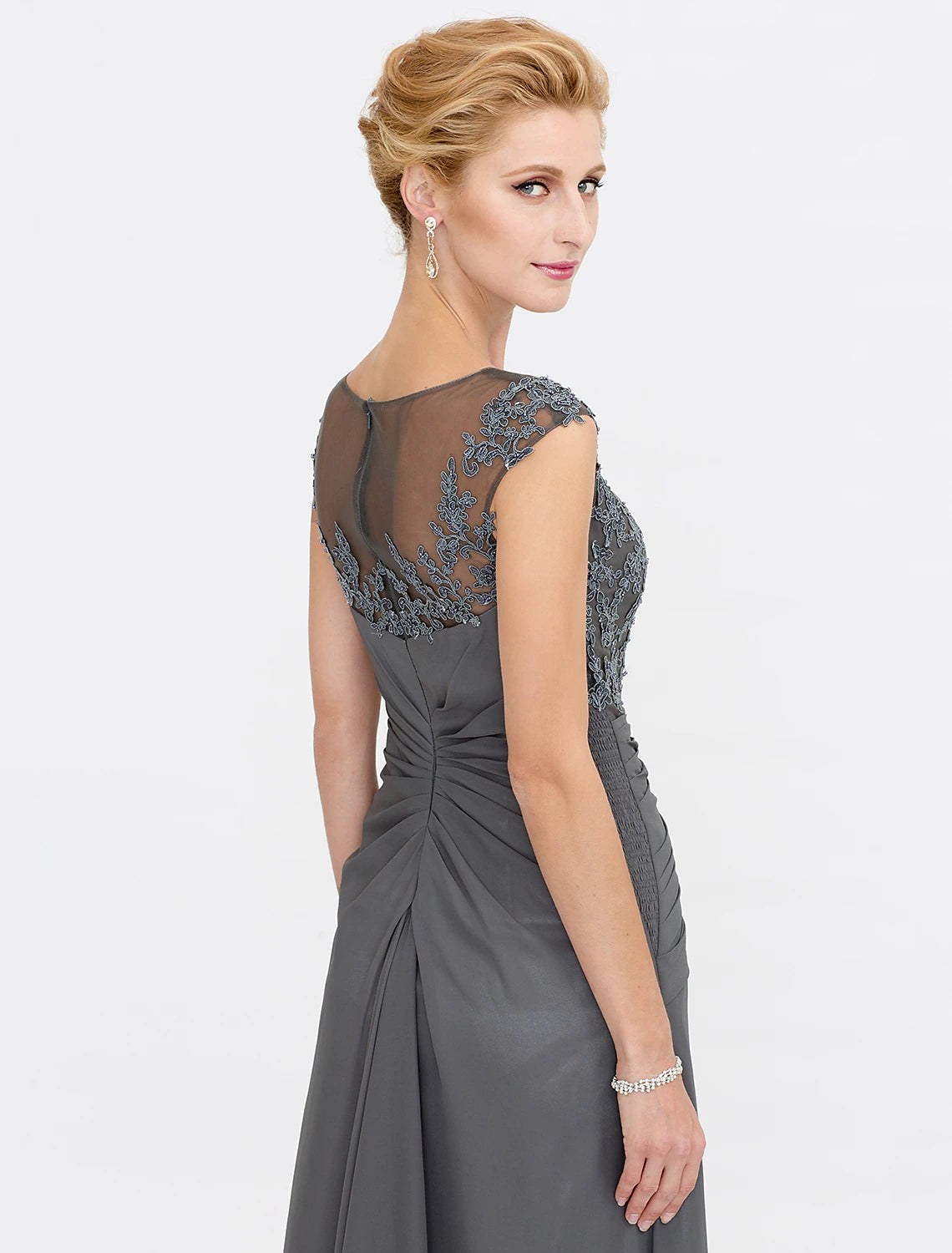 A-Line Mother of the Bride Dress Wedding Guest Elegant See Through Bateau Neck Floor Length Chiffon Lace Sleeveless