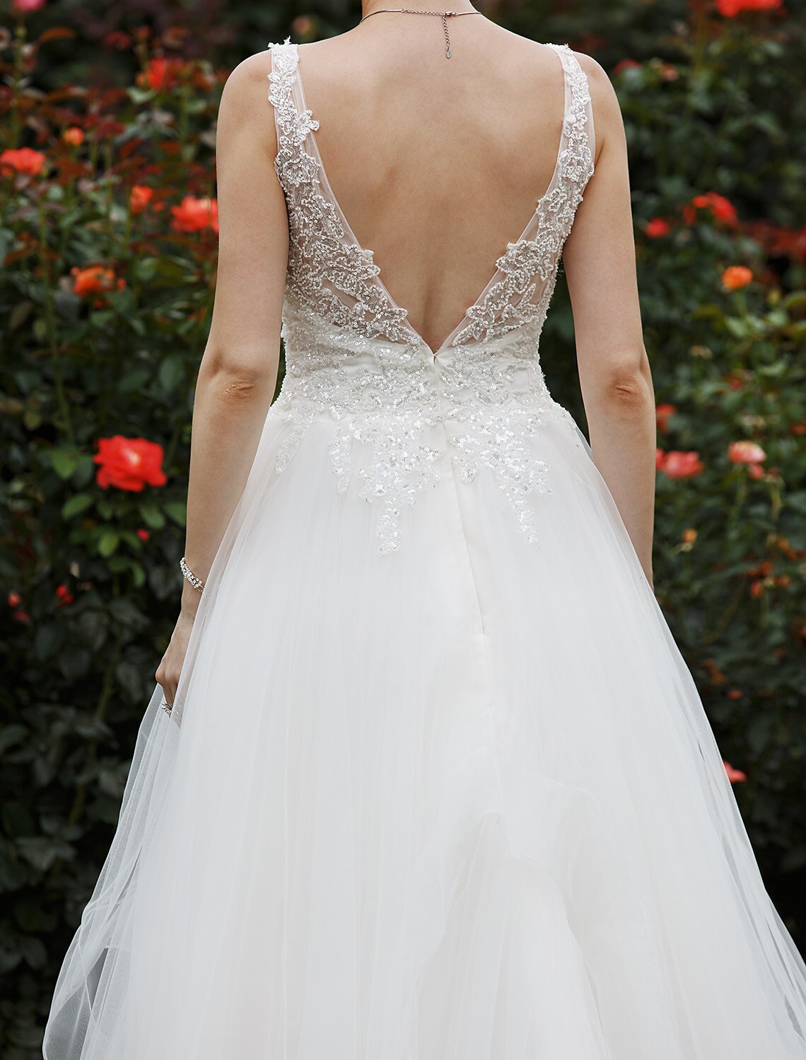 Hall Wedding Dresses Princess Plunging Neck Sleeveless Chapel Train Tulle Bridal Gowns