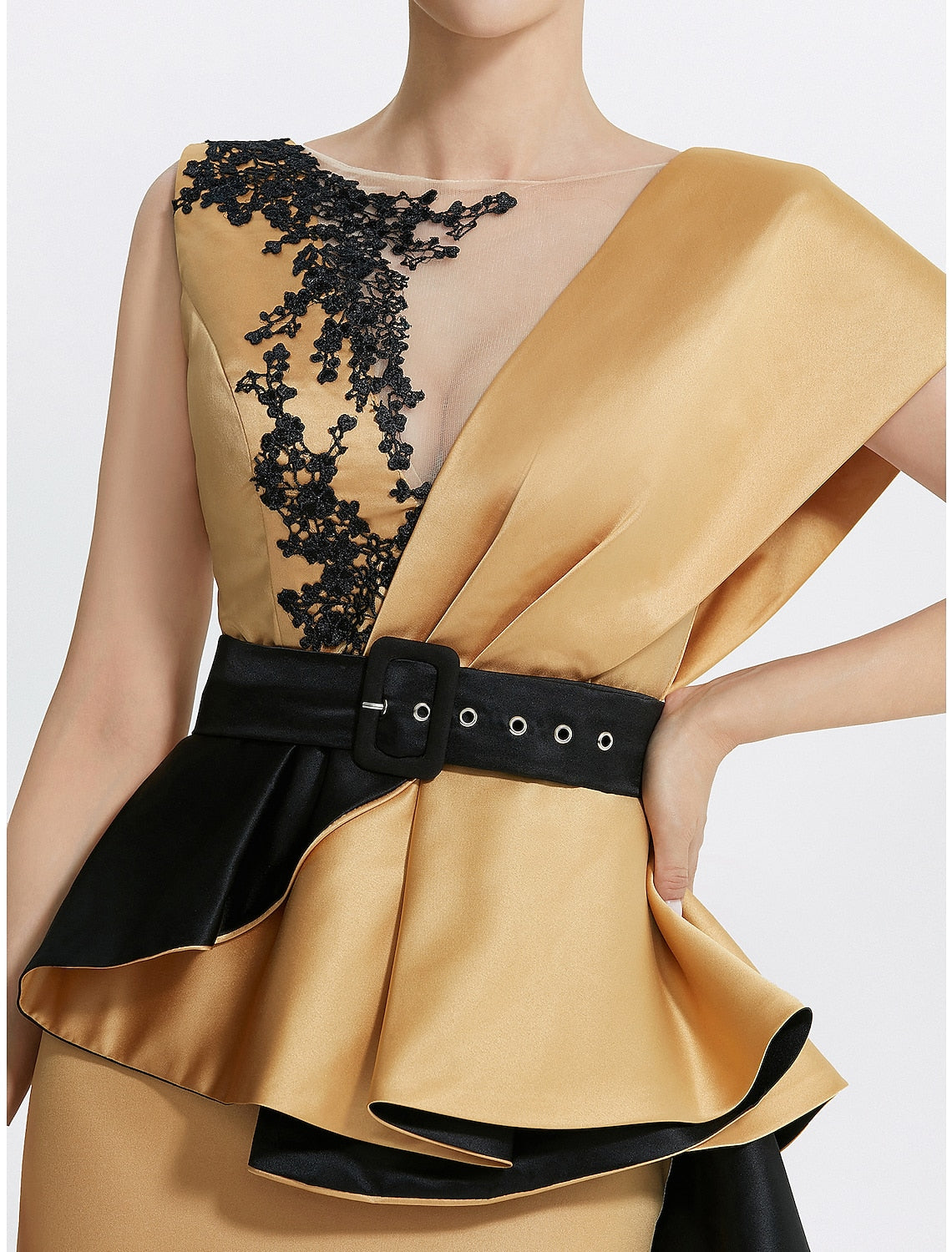 Sheath / Column Evening Gown Elegant Dress Formal Floor Length Sleeveless Jewel Neck Satin with Embroidery