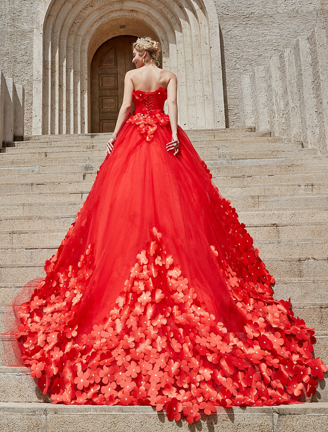 Engagement Open Back Formal Wedding Dresses Ball Gown Square Neck Strapless Chapel Train Lace Bridal Gowns With Crystals