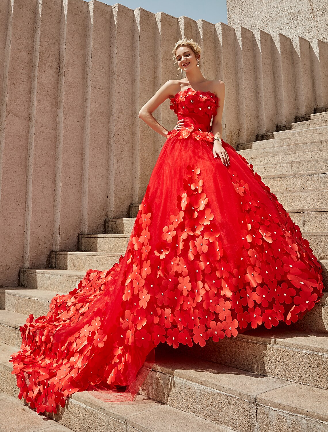 Engagement Open Back Formal Wedding Dresses Ball Gown Square Neck Strapless Chapel Train Lace Bridal Gowns With Crystals