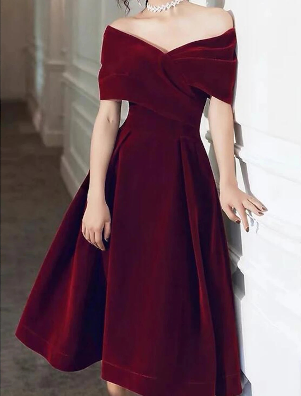 A-Line Cocktail Dresses 1950s Dress Fall Wedding Guest Dress Knee Length Short Sleeve Off Shoulder Velvet with Pleats