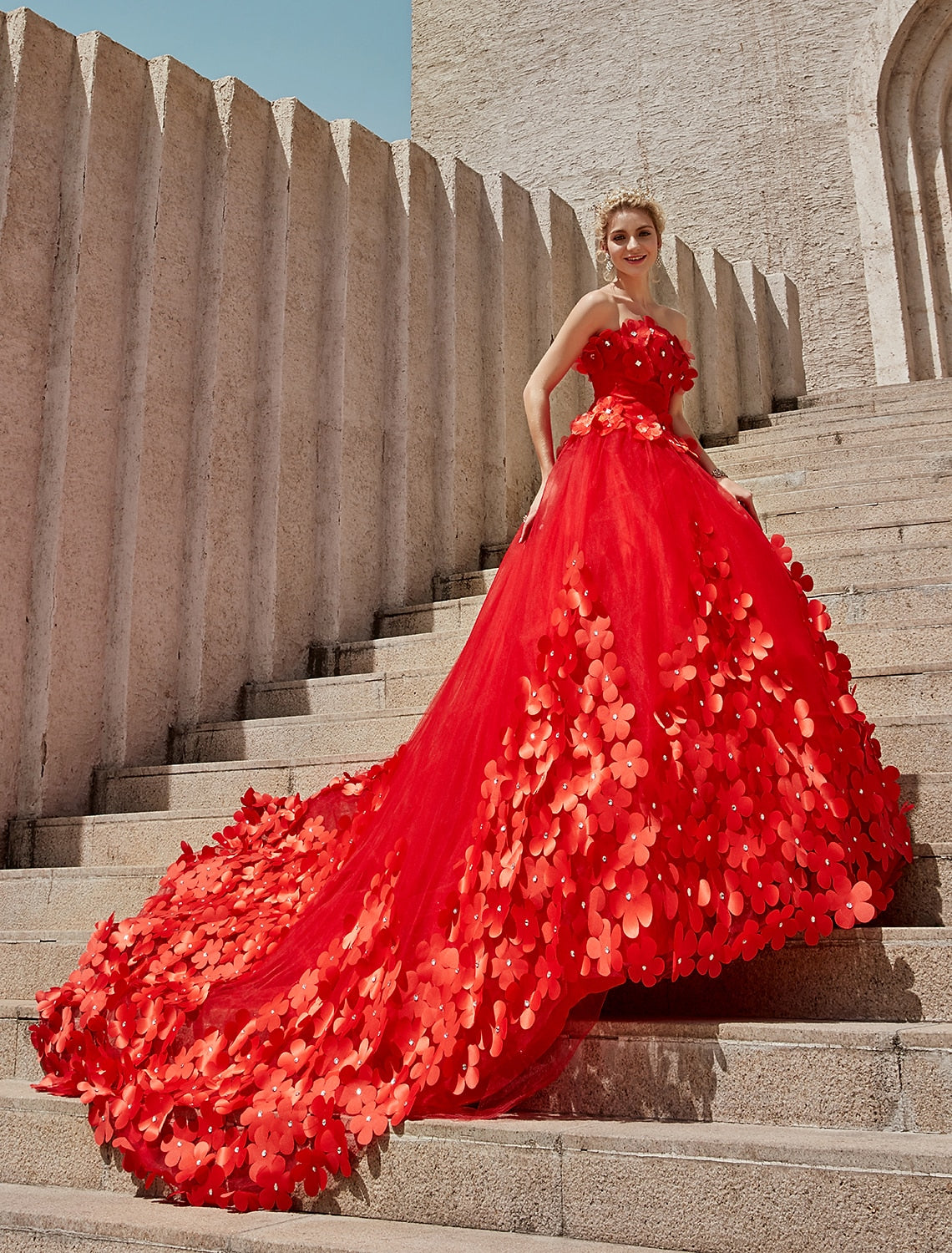 Engagement Open Back Formal Wedding Dresses Ball Gown Square Neck Strapless Chapel Train Lace Bridal Gowns With Crystals