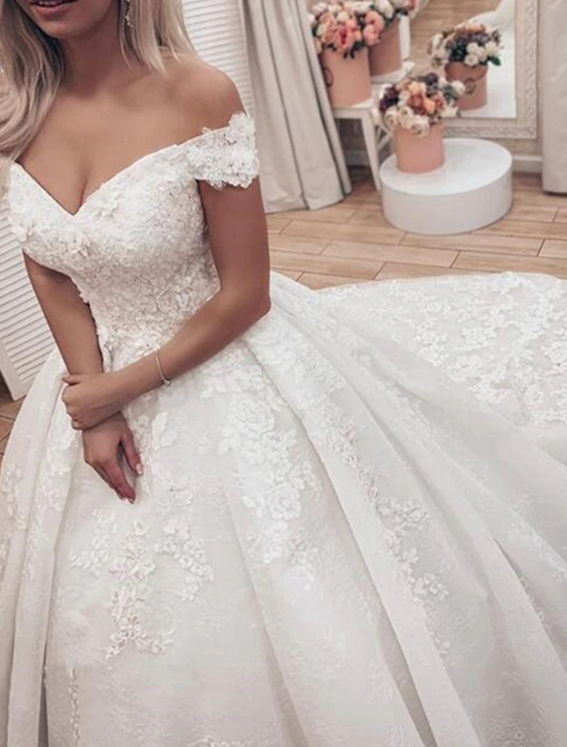 Engagement Formal Wedding Dresses Ball Gown Off Shoulder Cap Sleeve Chapel Train Lace Bridal Gowns