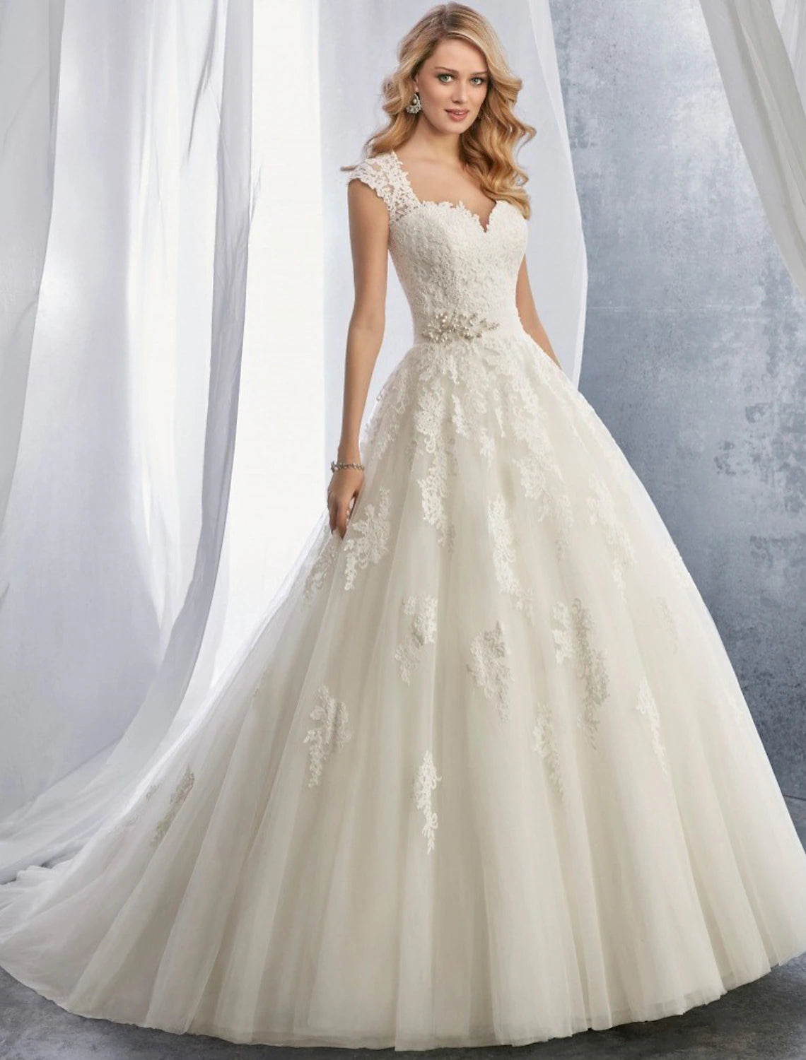 Engagement Formal Wedding Dresses Ball Gown Sweetheart Cap Sleeve Court Train Lace Bridal Gowns