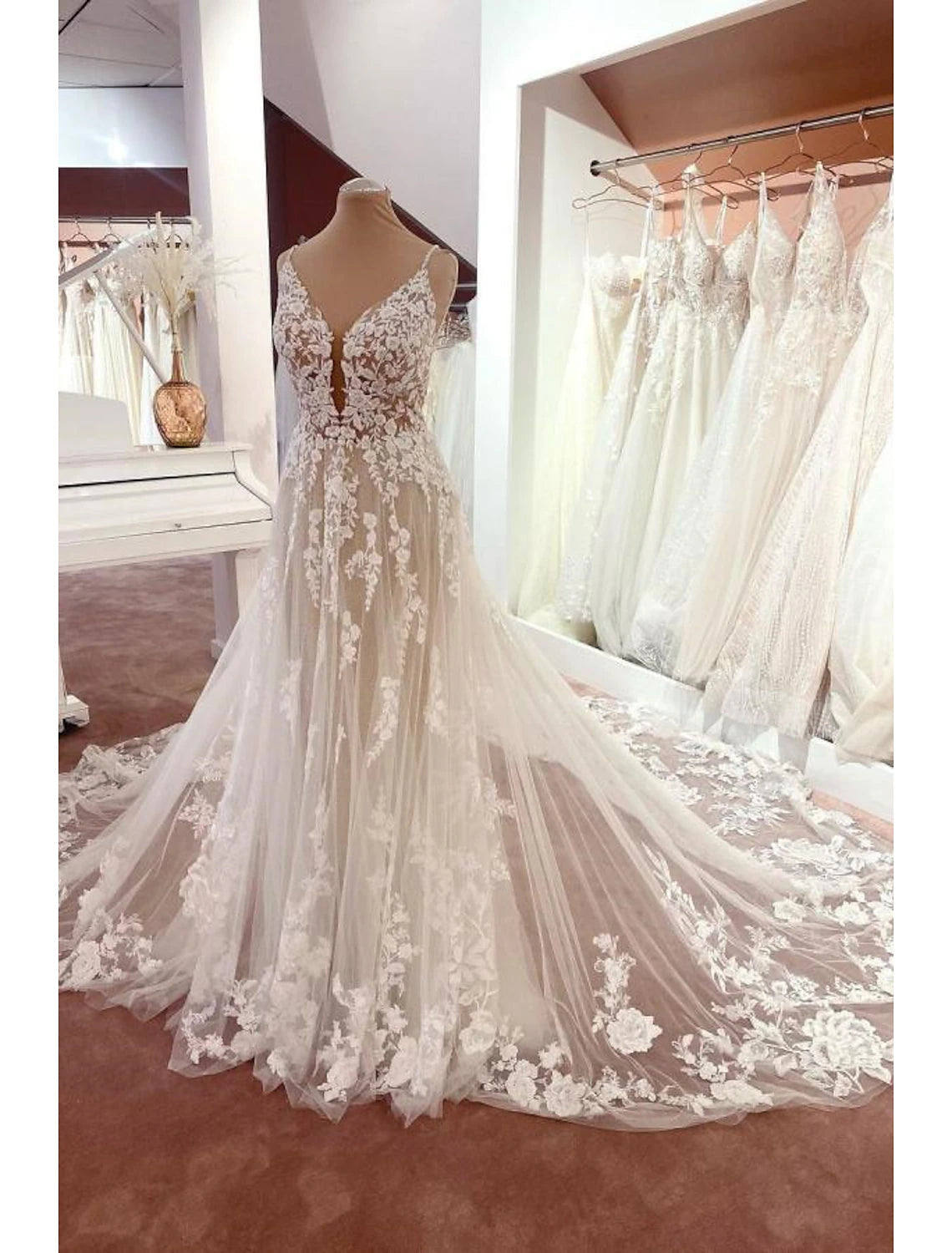 Engagement Open Back Formal Wedding Dresses A-Line Camisole V Neck Spaghetti Strap Chapel Train Lace Bridal Gowns