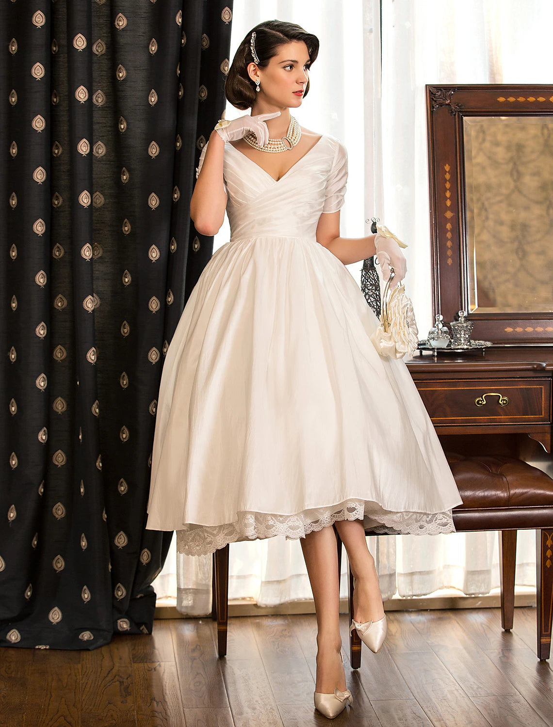 Reception Vintage 1940s / 1950s Little White Dresses Wedding Dresses A-Line V Neck Short Sleeve Tea Length Satin Bridal Gowns With Lace Criss