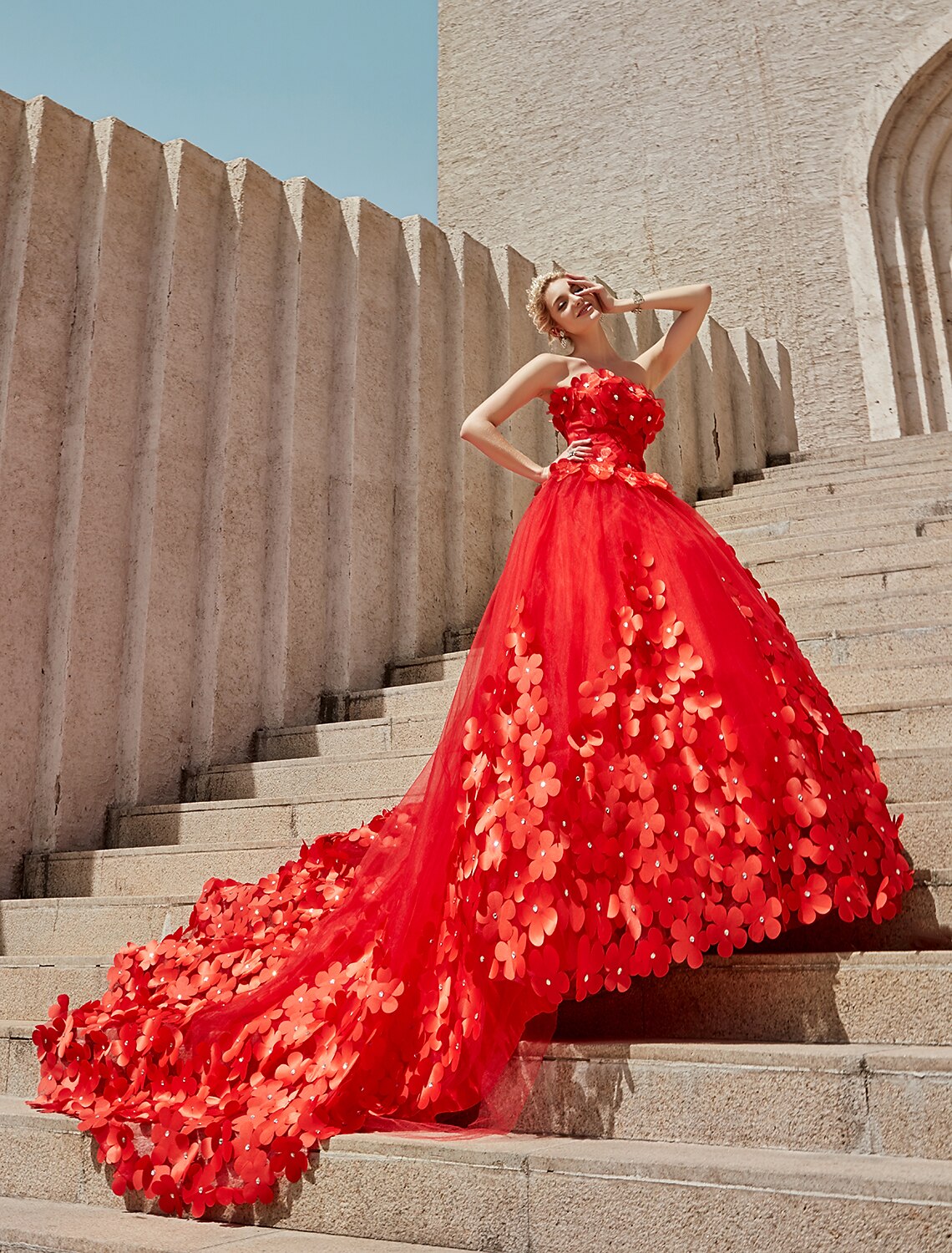 Engagement Open Back Formal Wedding Dresses Ball Gown Square Neck Strapless Chapel Train Lace Bridal Gowns With Crystals
