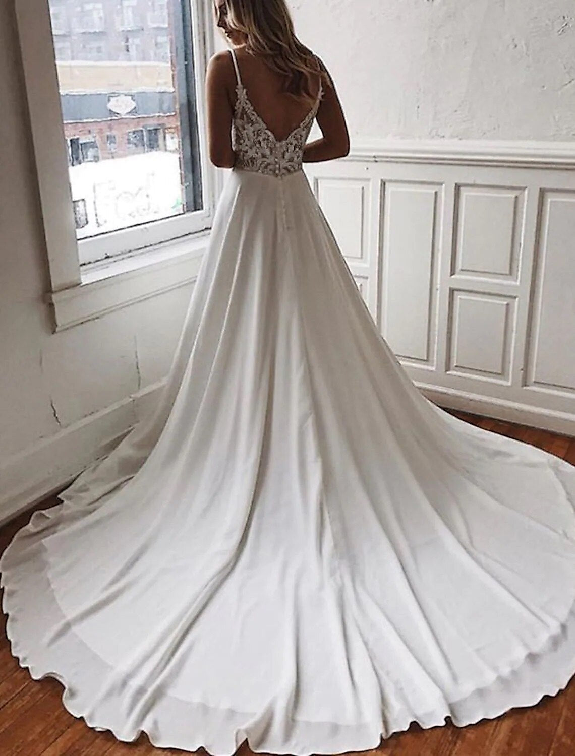 Beach Open Back Boho Wedding Dresses Chapel Train A-Line Spaghetti Strap V Neck Chiffon With Appliques