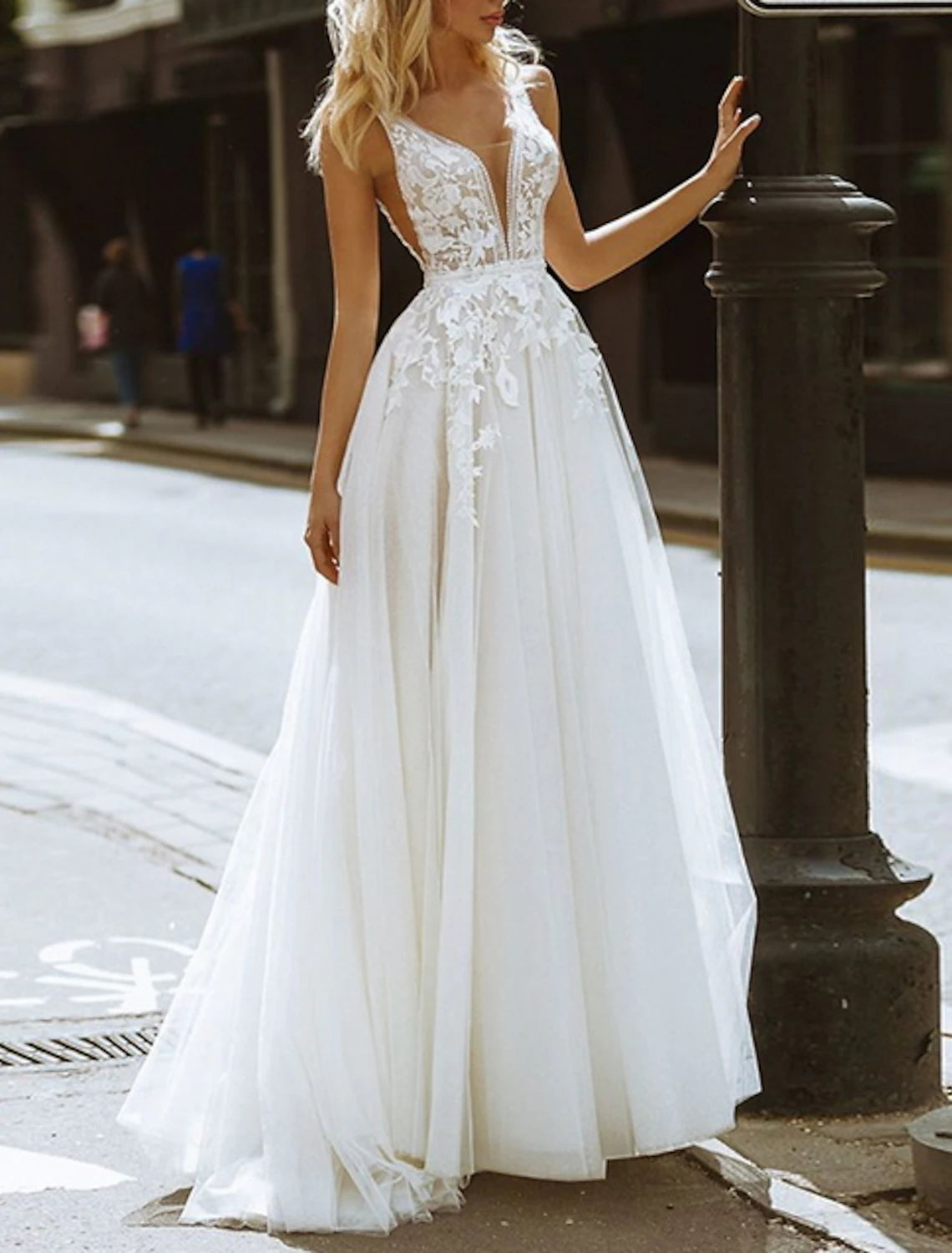 Beach Wedding Dresses A-Line V Neck Sleeveless Sweep / Brush Train Long Lace Bridal Gowns With Appliques