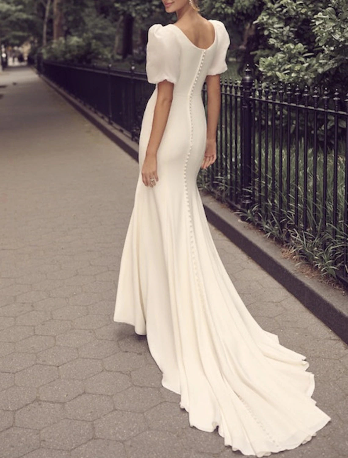 Hall Casual Wedding Dresses Mermaid / Trumpet Scoop Neck Short Sleeve Court Train Satin Bridal Gowns