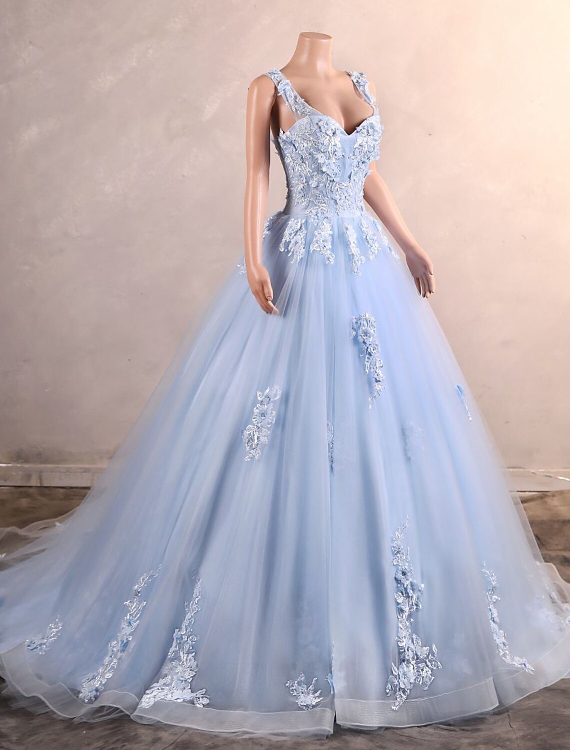 Ball Gown Quinceanera Dresses Elegant Dress Quinceanera Sweet 16 Court Train Sleeveless Sweetheart African American Tulle Cowl Back