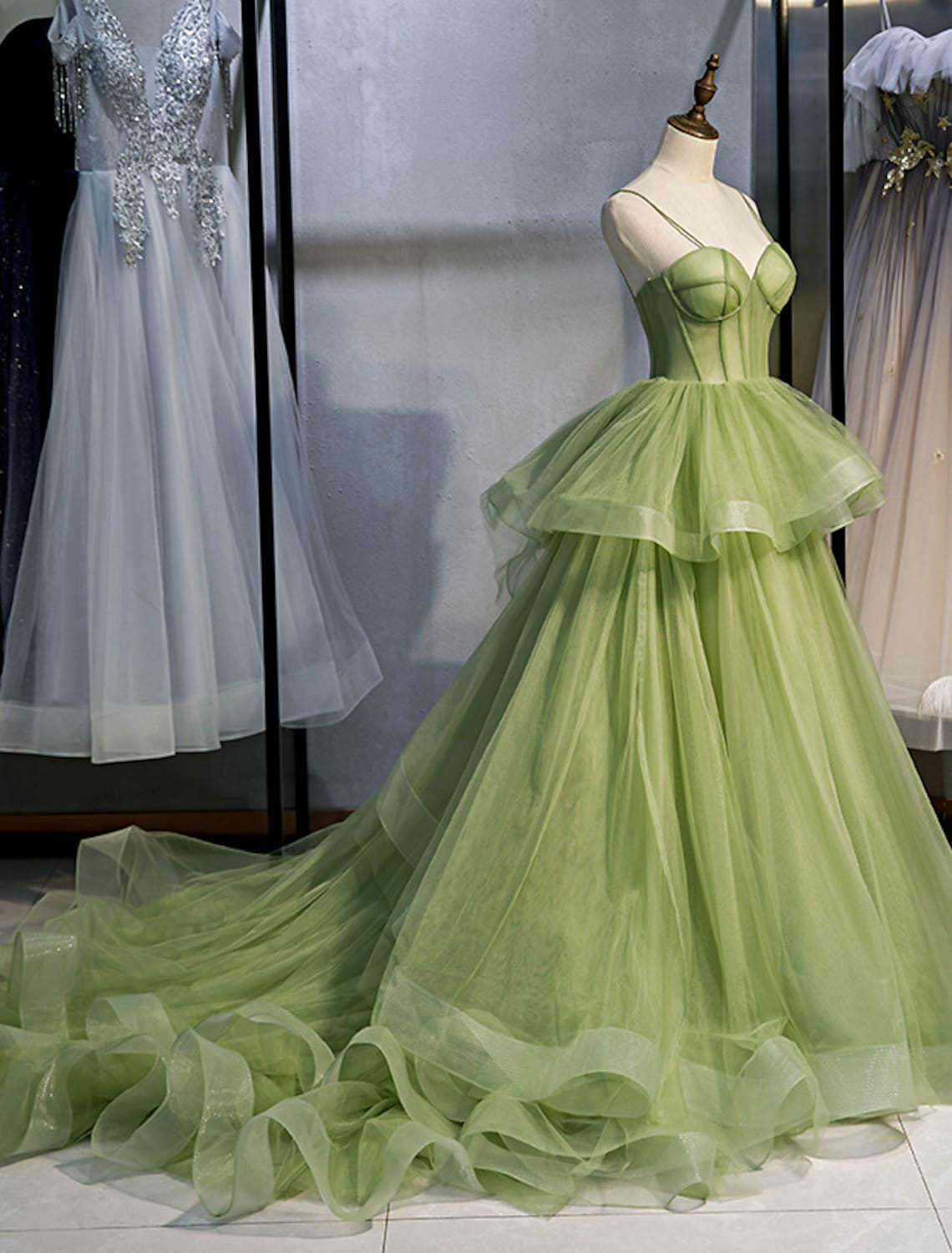 Ball Gown Quinceanera Dresses Elegant Dress Performance Court Train Sleeveless Spaghetti Strap Tulle