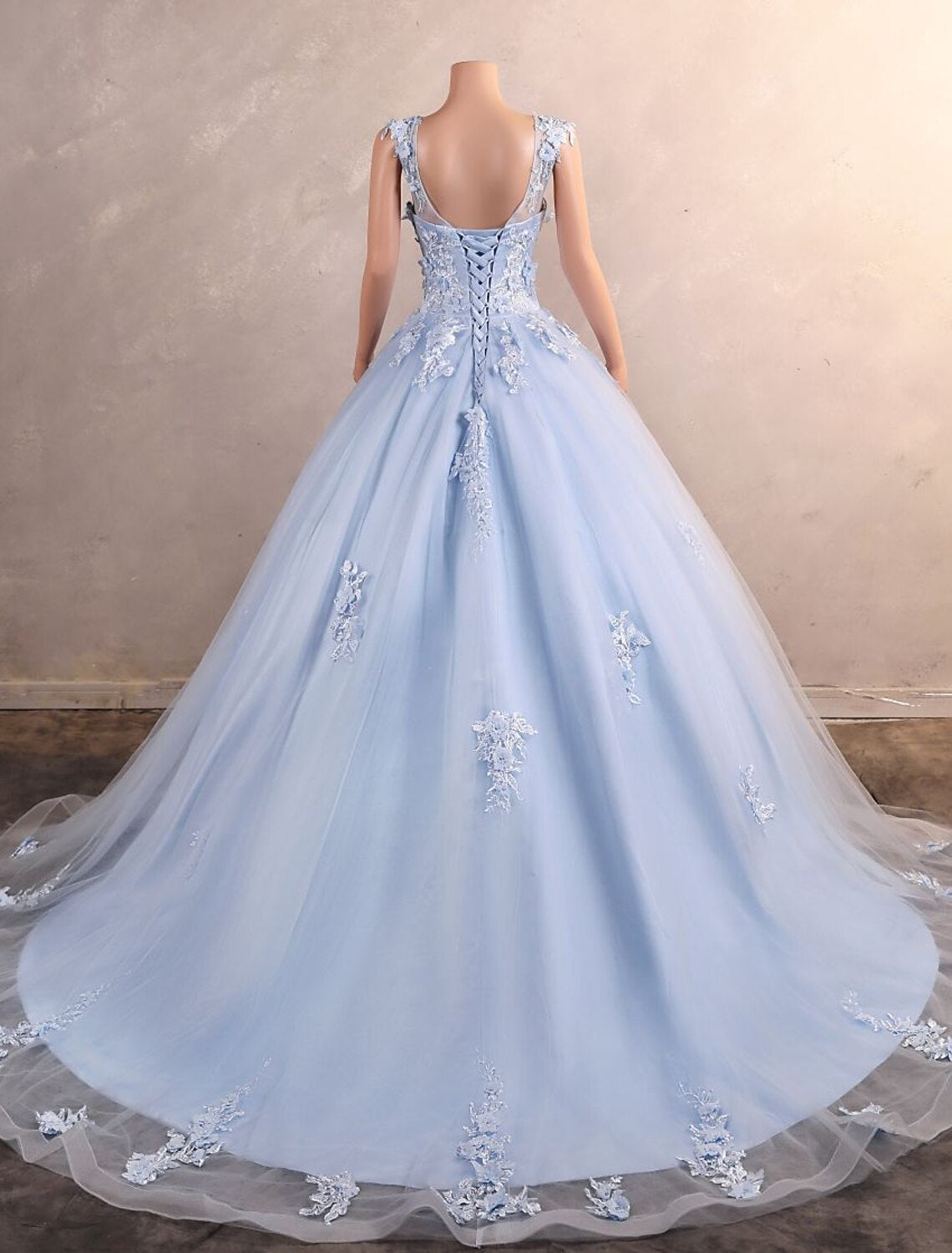 Ball Gown Quinceanera Dresses Elegant Dress Quinceanera Sweet 16 Court Train Sleeveless Sweetheart African American Tulle Cowl Back