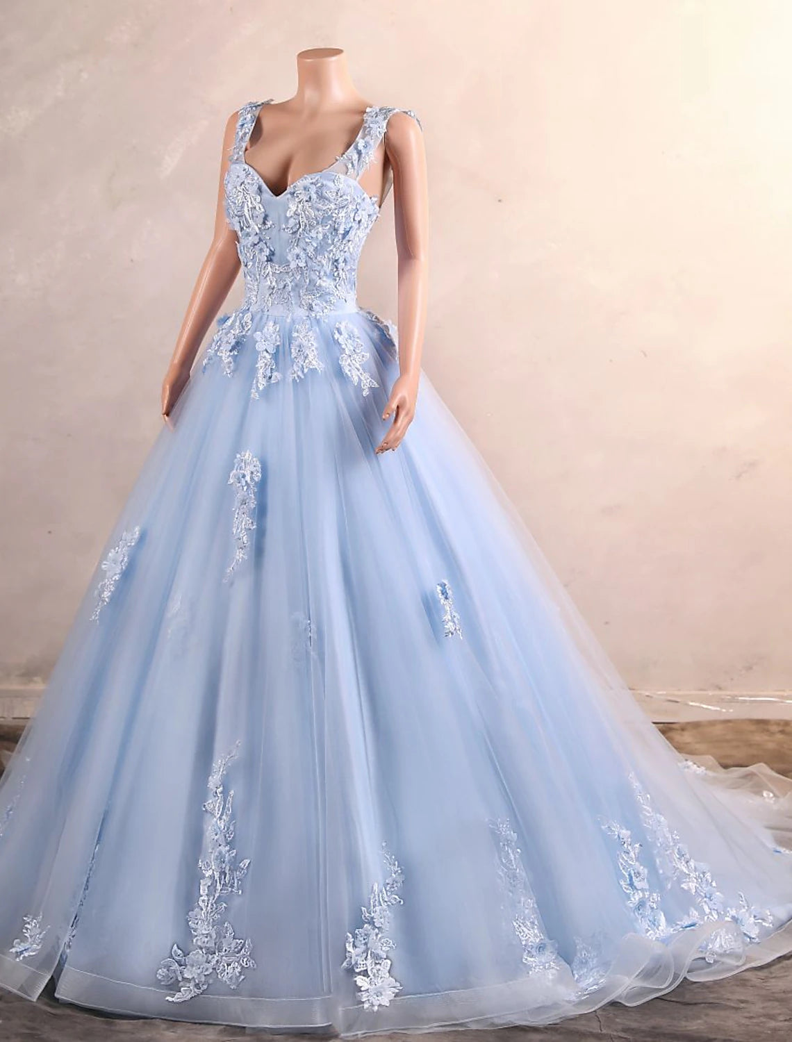 Ball Gown Quinceanera Dresses Elegant Dress Quinceanera Sweet 16 Court Train Sleeveless Sweetheart African American Tulle Cowl Back