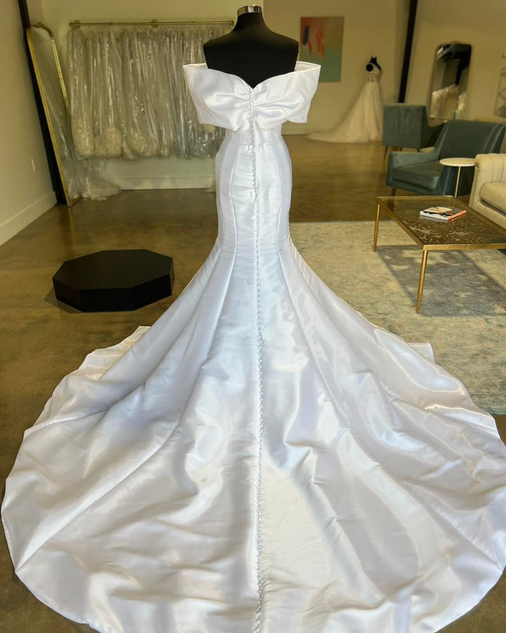 White Off-the-Shoulder Bow Trumpet Long Wedding Dress Pure Color