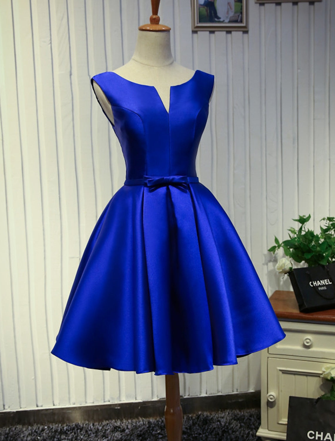 A-Line/Princess V-Neck Satin Sleeveless Cocktail Party Dresses With Ruffles Short