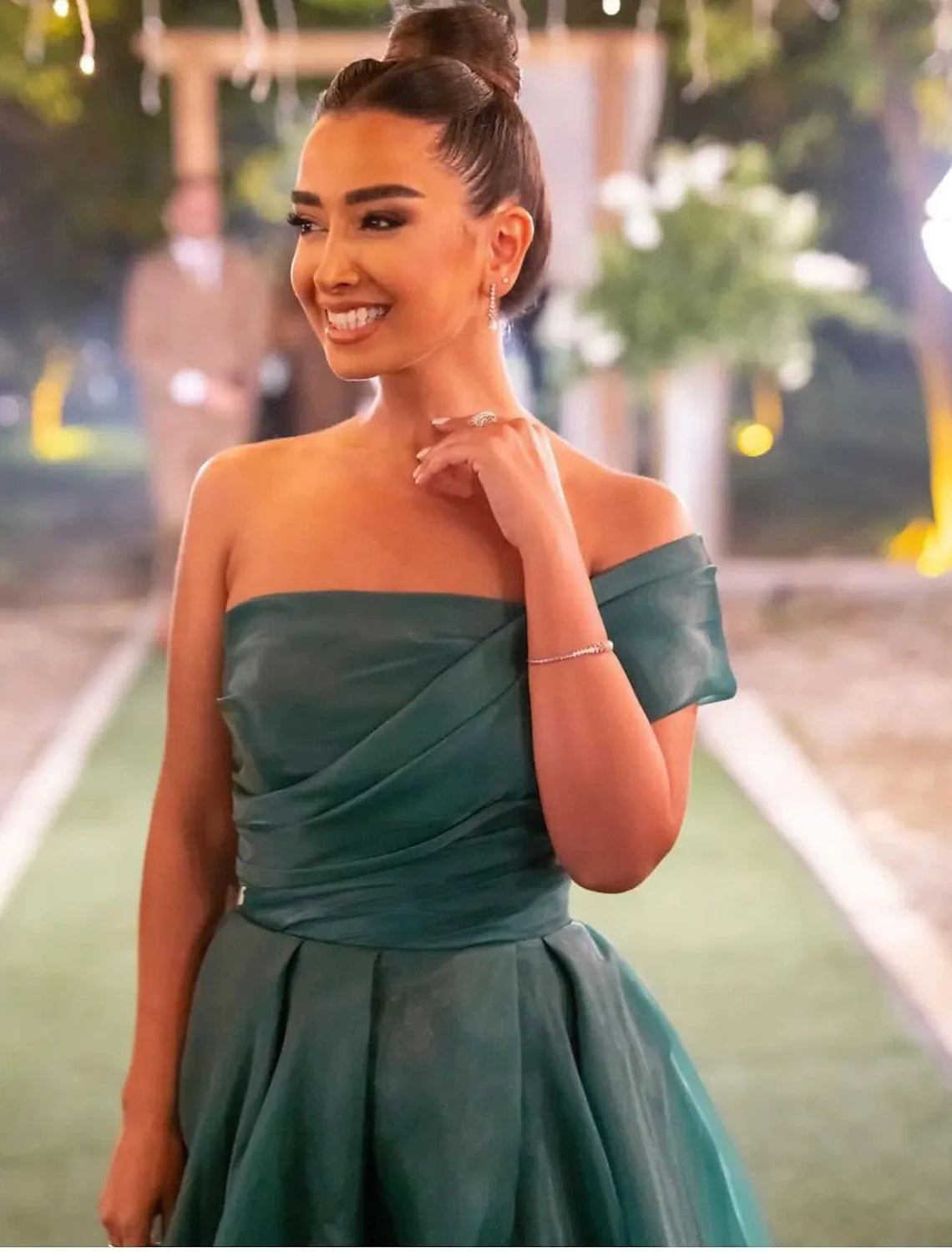 A-Line Evening Gown Red Green Dress Wedding Guest Prom Sweep / Brush Train Short Sleeve One Shoulder Organza