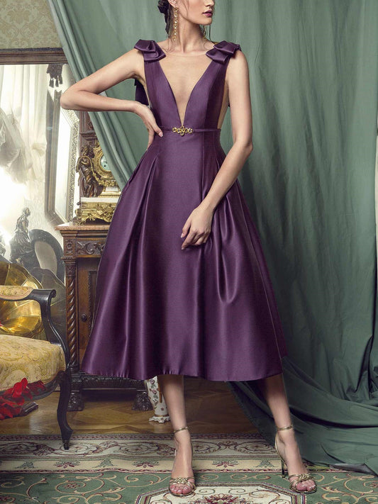 A-Line/Princess Plunging Neckline Sleeveless Knee-Length Cocktail Dresses With Open Back Sexy