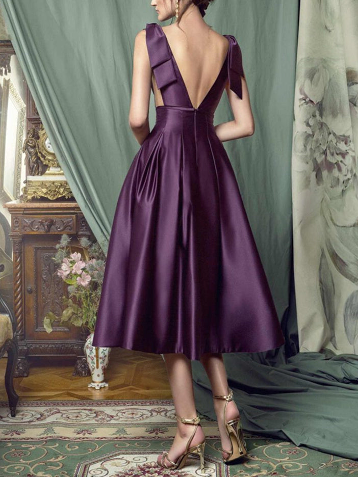 A-Line/Princess Plunging Neckline Sleeveless Knee-Length Cocktail Dresses With Open Back Sexy