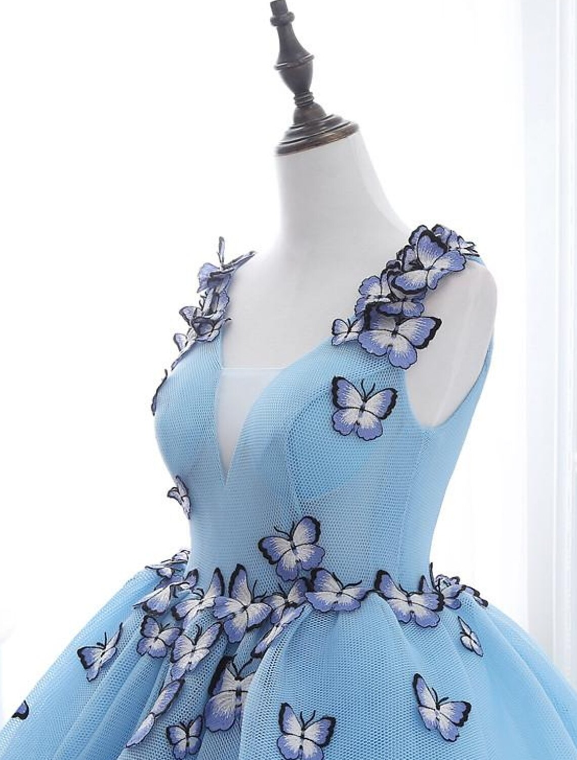 Ball Gown Prom Dresses Luxurious Dress Engagement Court Train Sleeveless V Neck Tulle with Pleats