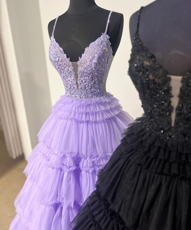 Ball Gown Spaghetti Straps Tulle Tiered Prom Dress With Applique V-neck Beautiful