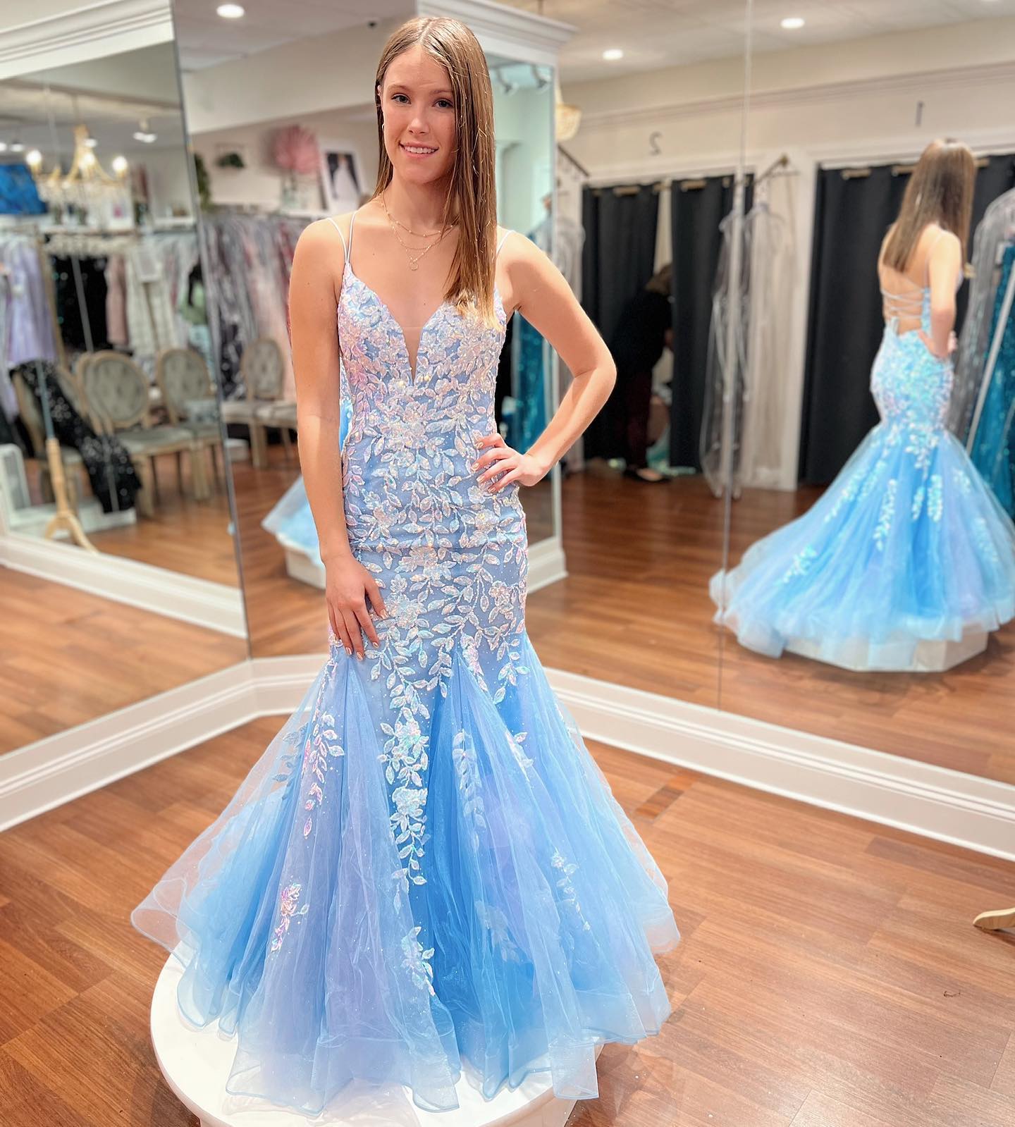 Elegant Blue Spaghetti Straps Tulle Mermaid Prom Dress With Appliques V-neck Sexy